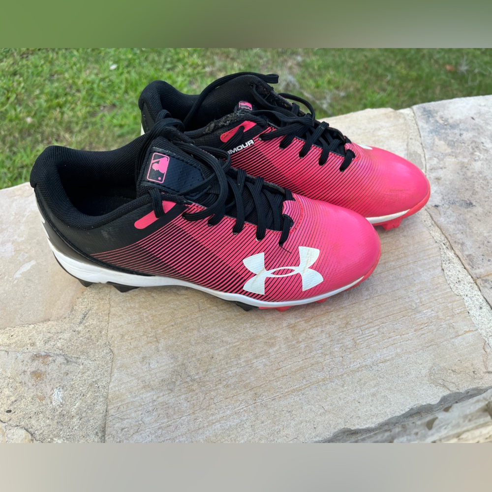 Under Armour Girls Hot Pink/Black Softball Cleats 3Y